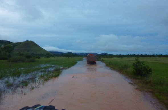 19h, wir rasen und rasen, mal Sumpf links, mal Supf rechts, mal Sumpf